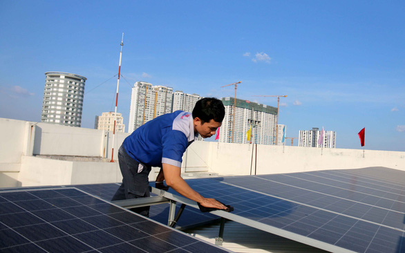 Đừng để ‘ôm nợ’, ai nên đầu tư điện mặt trời?
